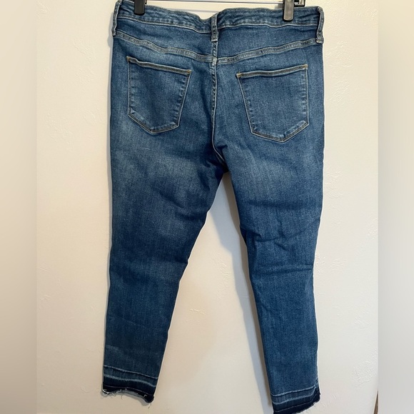 Universal Threads Mid Rise Skinny Classic Blue Denim Ankle Jeans - Picture 9 of 11